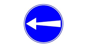 תמרור עגול עם רקע כחול, ובמרכזו חץ לבן הפונה שמאלה.