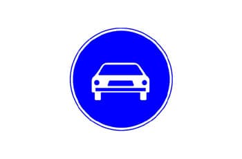 תמרור עגול כחול, שבמרכזו סמל של מכונית בצבע לבן במבט חזיתי.