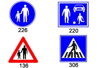 בתמונה מוצגים ארבעה תמרורים.
תמרור 136 הוא משולש אזהרה עם דמויות של מבוגר וילד.
תמרור 226 הוא עיגול כחול עם דמויות של מבוגר וילד.
תמרור 220 הוא ריבוע כחול עם דמויות של מבוגר, ילד עם כדור ורכב.
תמרור 306 הוא ריבוע כחול עם דמות של הולך רגל על פסי מעבר חצייה.