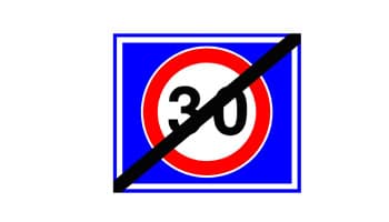 תמרור מרובע עם רקע כחול, שבמרכזו תמרור עגול עם מסגרת אדומה והמספר 30. קו אלכסוני שחור חוצה את כל התמרור.