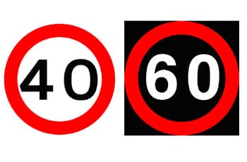 בתמונה שני תמרורי הגבלת מהירות עגולים. התמרור השמאלי הוא עיגול עם מסגרת אדומה ורקע לבן, ובמרכזו המספר 40. התמרור הימני הוא עיגול עם מסגרת אדומה ורקע שחור, ובמרכזו המספר 60.