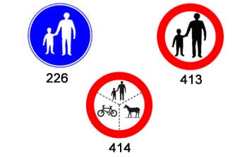 בתמונה שלושה תמרורים עגולים.
תמרור 226 הוא עיגול כחול עם צללית לבנה של מבוגר וילד.
תמרור 413 הוא עיגול עם מסגרת אדומה וצללית שחורה של מבוגר וילד.
תמרור 414 הוא עיגול עם מסגרת אדומה, המחולק לשלושה חלקים: למעלה צללית של מבוגר וילד, למטה משמאל צללית של אופניים, ולמטה מימין צללית של סוס.