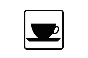 תמרור מרובע עם מסגרת שחורה ופינות מעוגלות. במרכז התמרור יש צללית (סילואט) שחורה של ספל על גבי צלוחית.