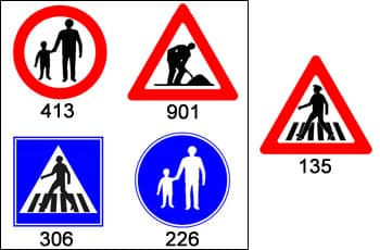 בתמונה מוצג תמרור 135, שהוא משולש אזהרה עם מסגרת אדומה ובתוכו דמות הולך רגל על מעבר חצייה.
ארבעת התמרורים בתשובות הם: 413 - עיגול אדום עם מבוגר וילד; 901 - משולש אזהרה עם דמות עובד בכביש; 306 - ריבוע כחול שבתוכו משולש לבן עם הולך רגל על מעבר חצייה; 226 - עיגול כחול עם מבוגר וילד.