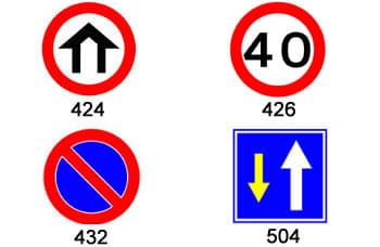 התמונה מציגה ארבעה תמרורים.
תמרור 424 הוא עיגול עם מסגרת אדומה וחץ שחור המצביע ישר למעלה.
תמרור 426 הוא עיגול עם מסגרת אדומה והמספר 40 במרכז.
תמרור 432 הוא עיגול כחול עם מסגרת ופס אלכסוני אדומים.
תמרור 504 הוא ריבוע כחול עם חץ לבן המצביע למעלה לצד חץ צהוב המצביע למטה.